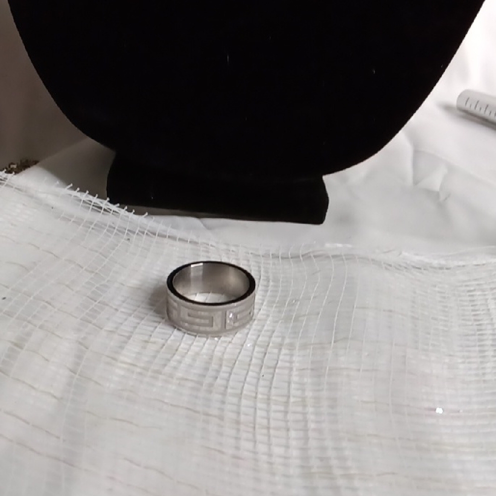 Silver Geometric Pattern Ring - image 2